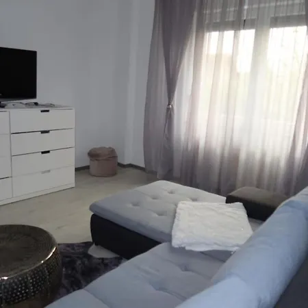 Quiet And Comfortable House In 펜션