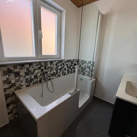 Quiet And Comfortable House In Глайсдорф