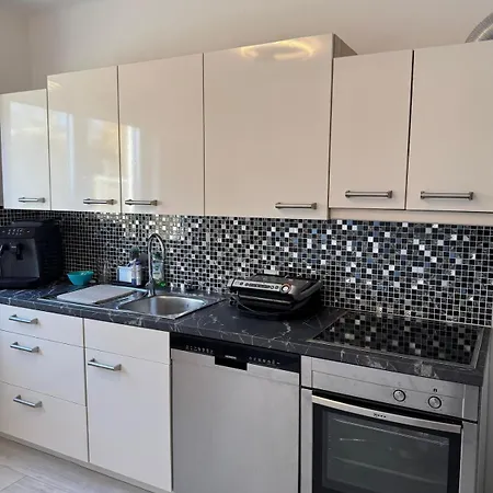 Quiet And Comfortable House In 펜션